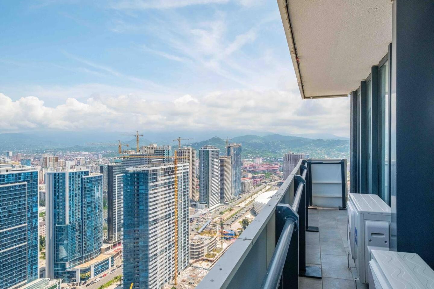 Luxury Orbi City Sea View Aparthotel Batumi Luaran gambar