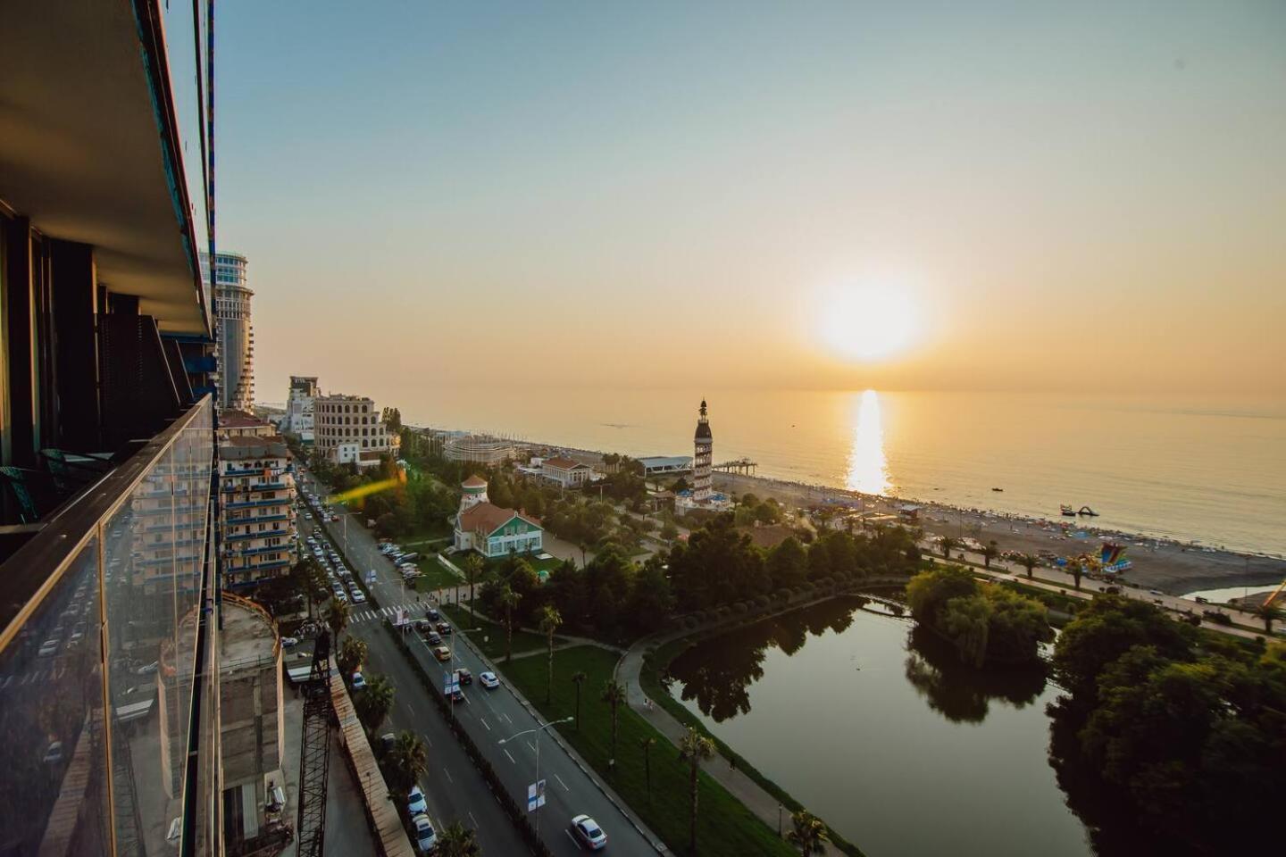Luxury Orbi City Sea View Aparthotel Batumi Luaran gambar